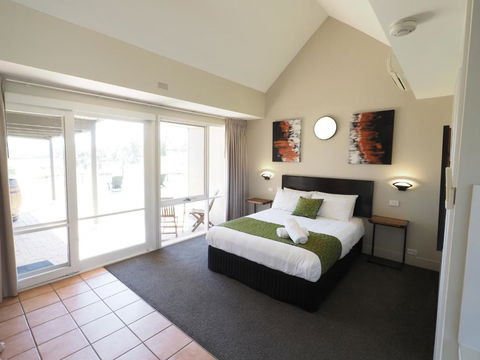Rothbury Downs - St Kilda Accommodation 2