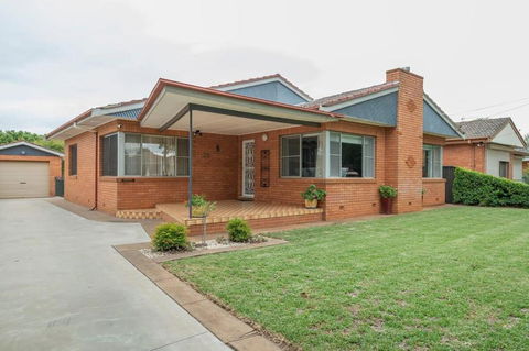 Roycox Cottage - Charming Escape, Fireplace - St Kilda Accommodation 3