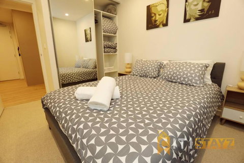 Ruby Red, 1Bd 1Bth Apt - Woden CBD - St Kilda Accommodation 1