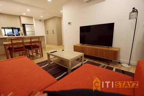 Ruby Red, 1Bd 1Bth Apt - Woden CBD - St Kilda Accommodation 3