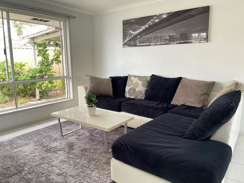 Runaway Bay Family Haven With 4beds - St Kilda Accommodation 0