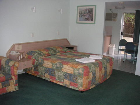 Runaway Bay Motor Inn - St Kilda Accommodation 3