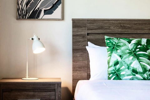 Runaway Bay Waterfront Delight - St Kilda Accommodation 2