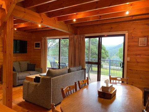 Russell Falls Holiday Cottages - St Kilda Accommodation 3