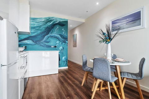 Sails By The Bay - Ocean Views - Wi-Fi - Netflix - St Kilda Accommodation 2