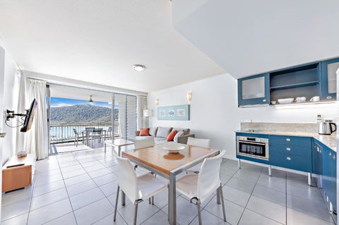 Sails On The Sea - Club Wyndham - St Kilda Accommodation 1