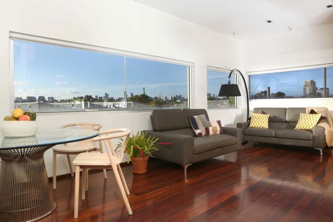 Saint George - The Townhouse - St Kilda Accommodation 2