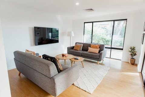 Salhus - Sleep In King Beds & Easy Walk To Town - St Kilda Accommodation 1
