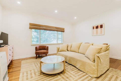 Salmon Calm - Trendy Velvet Allure By Albert Park - St Kilda Accommodation 2