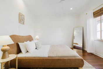 Salmon Calm - Trendy Velvet Allure By Albert Park with St Kilda Accommodation