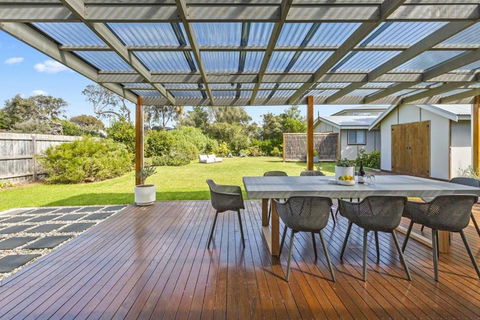 Salt Air Beach Retreat - 280m Walk To Foreshore, Check Out 5pm Sunday! - St Kilda Accommodation 2