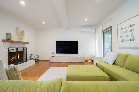 Salt Air Beach Retreat - 280m Walk To Foreshore, Check Out 5pm Sunday! - St Kilda Accommodation 3