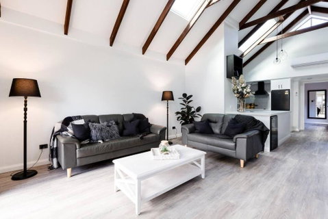 Salt & Pepper; Beautiful Town House In Margs! - St Kilda Accommodation 1