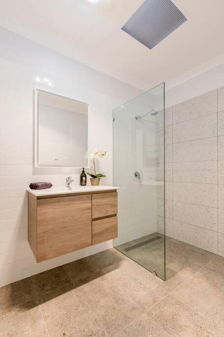 Salt & Pepper; Beautiful Town House In Margs! - St Kilda Accommodation 2
