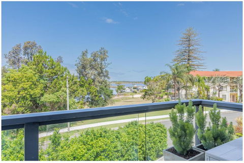 Salt & Sand Getaway - St Kilda Accommodation 0