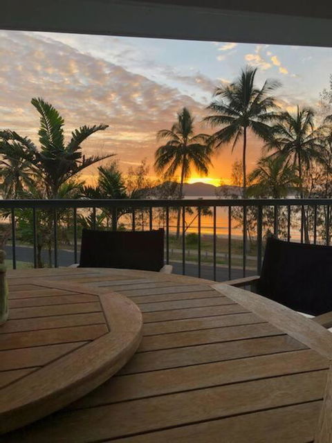 Salt On South - Beachfront Bliss - St Kilda Accommodation 2