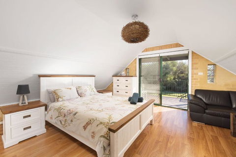 Salt Wood Cabin Style Retreat - St Kilda Accommodation 2