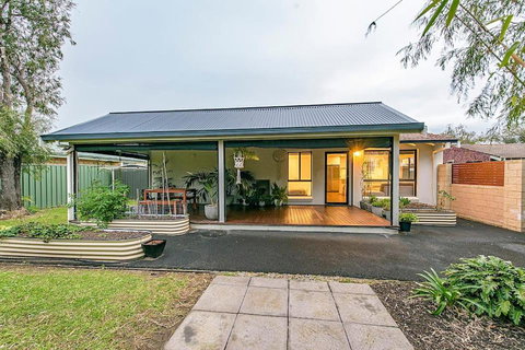 Salty - St Kilda Accommodation 0