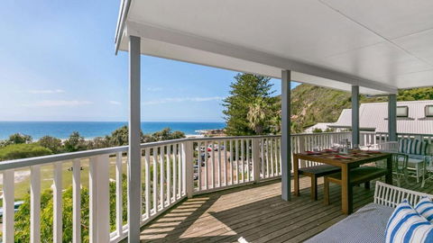 Salty Air Beachside Cottage At Killcare - St Kilda Accommodation 2