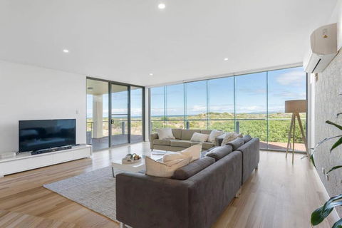 Samphire Middleton-Beach - BYO Linen - Wi-Fi-Luxury-Family - St Kilda Accommodation 0