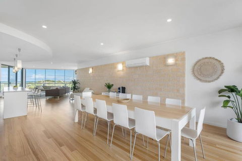 Samphire Middleton-Beach - BYO Linen - Wi-Fi-Luxury-Family - St Kilda Accommodation 1