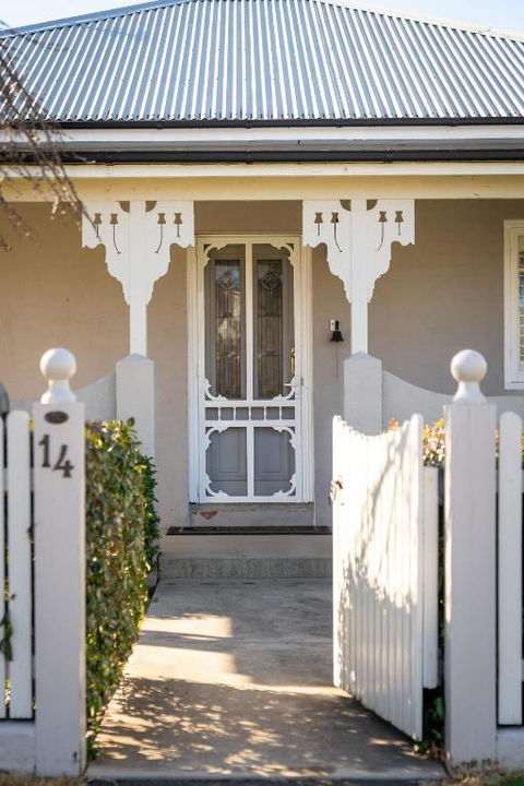 Sampson Cottage - Historic Charm - St Kilda Accommodation 0