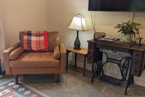 Samsara Farm Cottage - Stunning Hinterland Oasis - St Kilda Accommodation 2