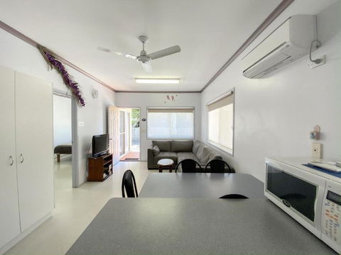 San Marco Villa 4 - Burrum Heads- Beachfront- 2BR - Pool- Aircon - St Kilda Accommodation 3