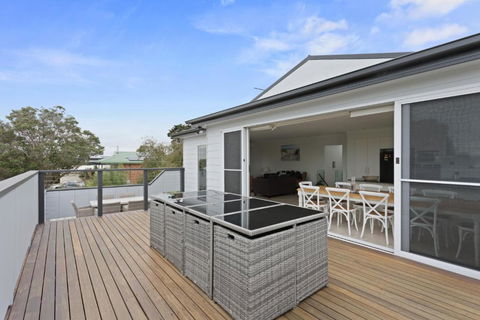 Sanctuary Lodge By Ready Set Stay - BYO LINEN & TOWELS - St Kilda Accommodation 0