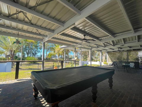 Sand N Sea - Burrum Heads- Beachfront- 4BR- Aircon -Pets Welcome - St Kilda Accommodation 0