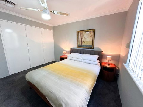 Rockingham Palace - St Kilda Accommodation 0