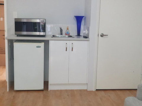 Sandalwood Guest Room - St Kilda Accommodation 1
