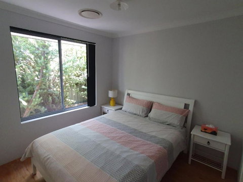 Sandalwood Guest Room - St Kilda Accommodation 2