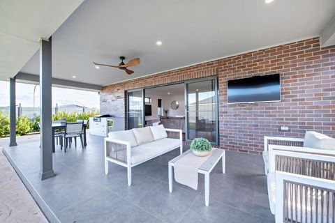 Sandstone - Family Entertainer, Refined Living - St Kilda Accommodation 2
