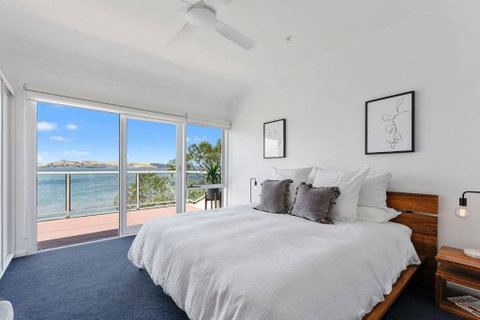 Sandy Bay Beachfront Oasis Direct Beach Access - St Kilda Accommodation 3