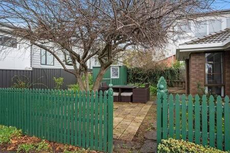 Sandy Bay Cozy Cottage Close To CBD - St Kilda Accommodation 3