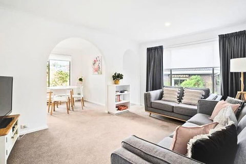 Sandy Bay Cozy Cottage Close To CBD - St Kilda Accommodation 0