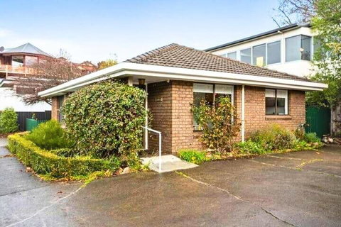 Sandy Bay Cozy Cottage Close To CBD - St Kilda Accommodation 2