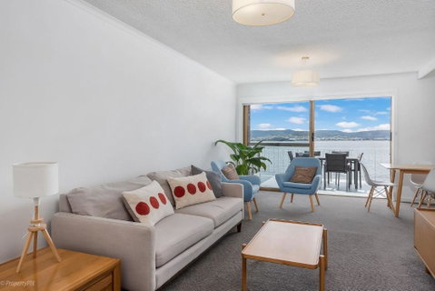 Sandy Bay Waterfront - St Kilda Accommodation 0