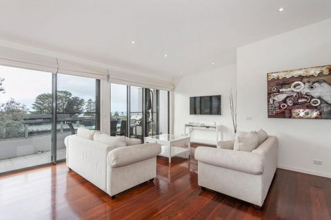 Sandy Beach One - St Kilda Accommodation 0