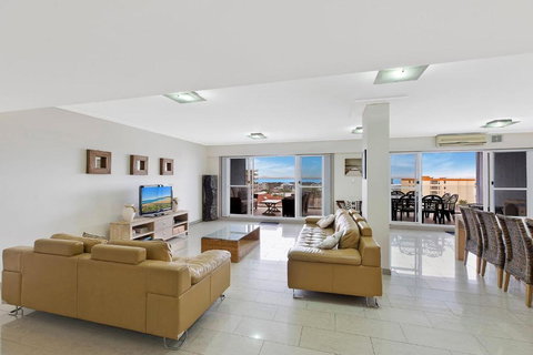 Sandy Cove Apartment The Entrance 48a - St Kilda Accommodation 1