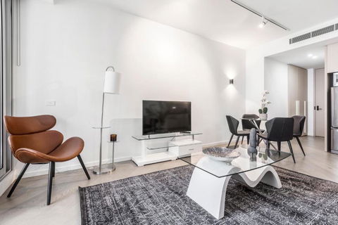 Sassy & Chic Apt On Melbourne\'s Famous St Kilda Rd - St Kilda Accommodation 2