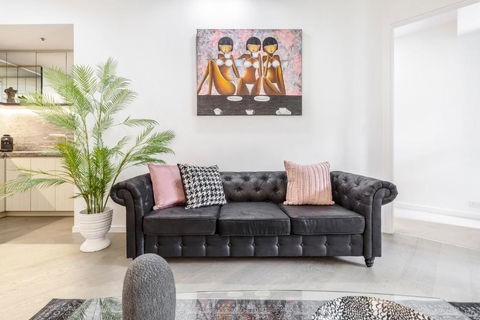 Sassy & Chic Apt On Melbourne\'s Famous St Kilda Rd - St Kilda Accommodation 0