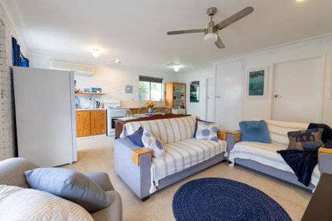 Shabby Chic Shack - 2 Bedroom Beach Cottage - St Kilda Accommodation 2