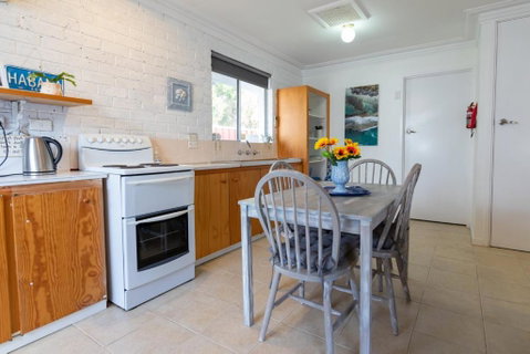Shabby Chic Shack - 2 Bedroom Beach Cottage - St Kilda Accommodation 3