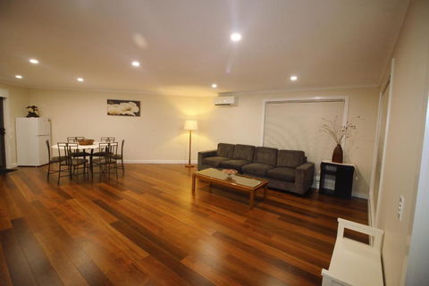 Silver House - Melbourne Airport Accommodation - St Kilda Accommodation 3