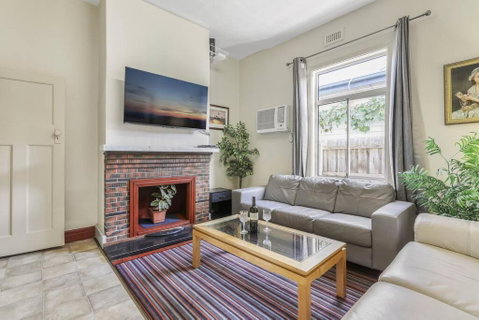 Spacious Urban Delight In Coburg - St Kilda Accommodation 1