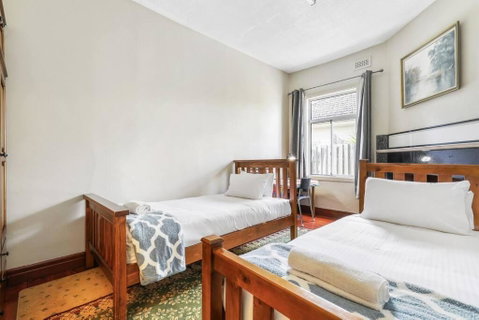 Spacious Urban Delight In Coburg - St Kilda Accommodation 3