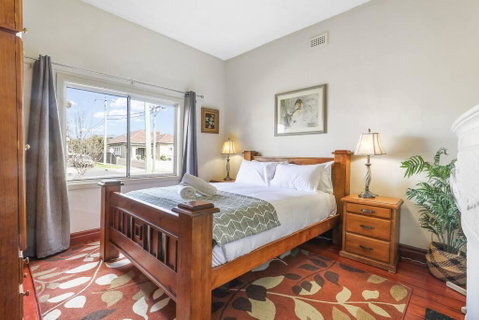 Spacious Urban Delight In Coburg - St Kilda Accommodation 2