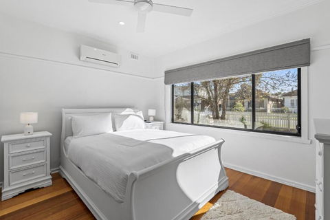 Spacious 3-Bed With Outdoor Dining Near Airport - St Kilda Accommodation 1